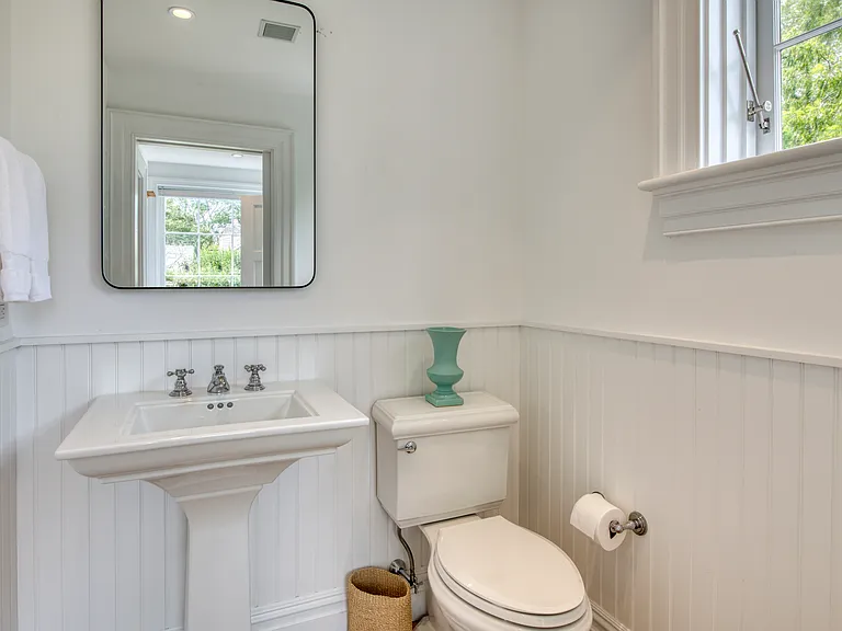 12 Amity St — Photo 8