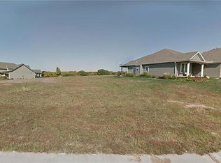 13290 Davis Ave, Bonner Springs, KS 66012
