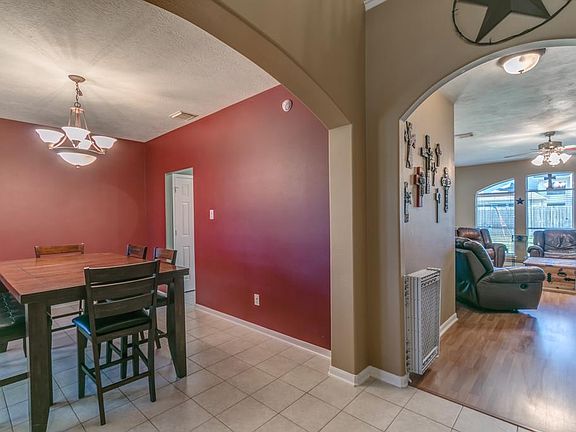5th image of 1811 Barretts Glen Dr