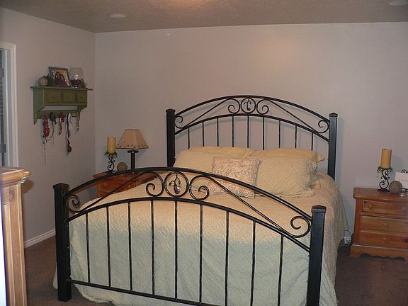 Mstr bed (upstairs)