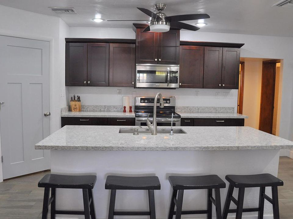 1st image of 304 N Westwood
