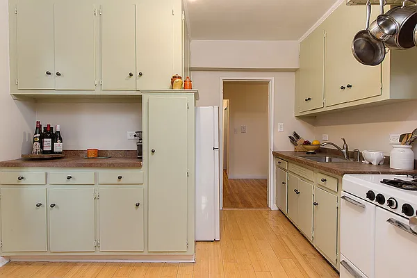 Sold by Brooklyn Real Inc | media 15