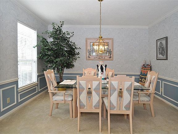 3rd image of 3002 Woodland View Dr