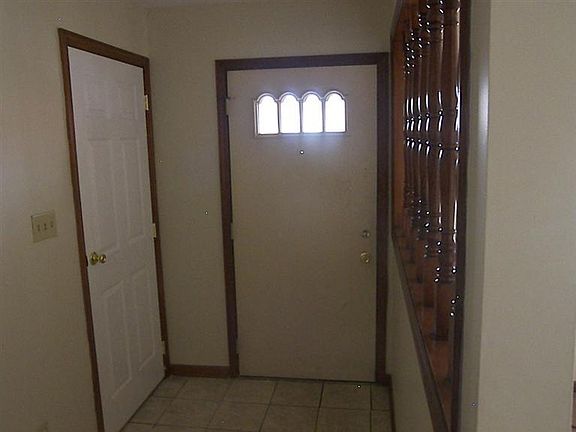3rd image of 19 N Breiel Blvd