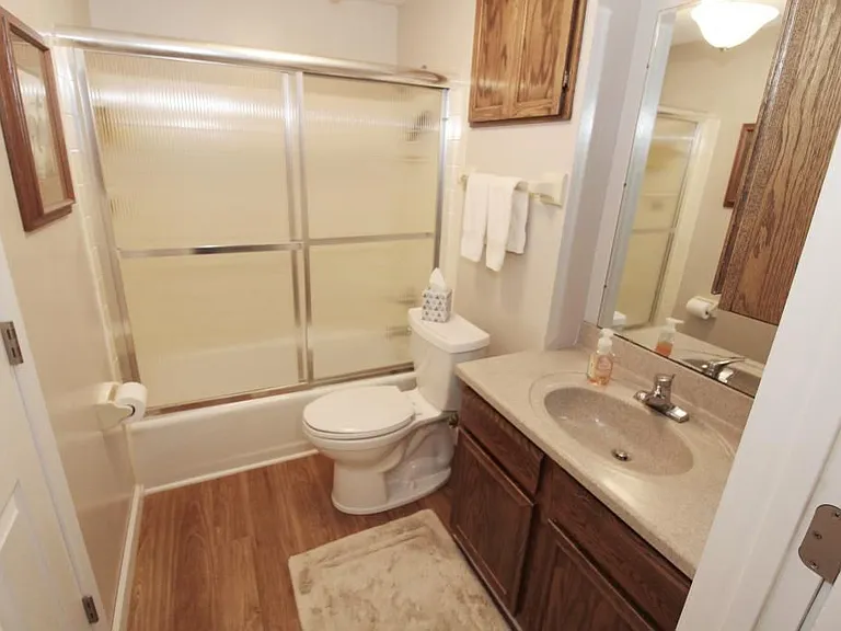 572 Kent Cir — Photo 9