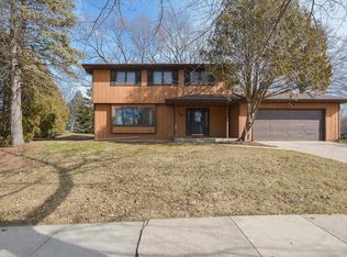 904 Denbigh Dr, Iowa City, IA 52246