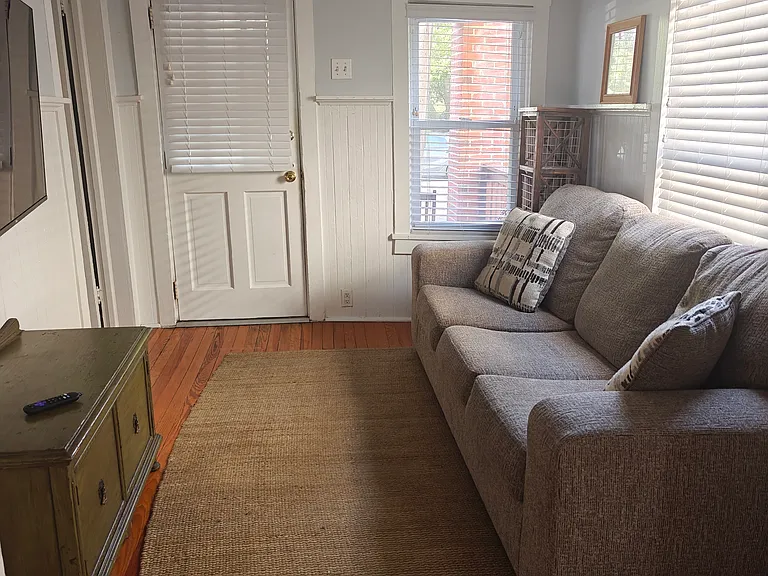 608 E 6th St #1 — Photo 7