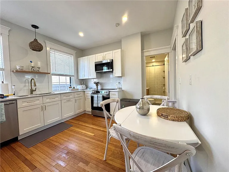 19 Walnut St — Photo 3