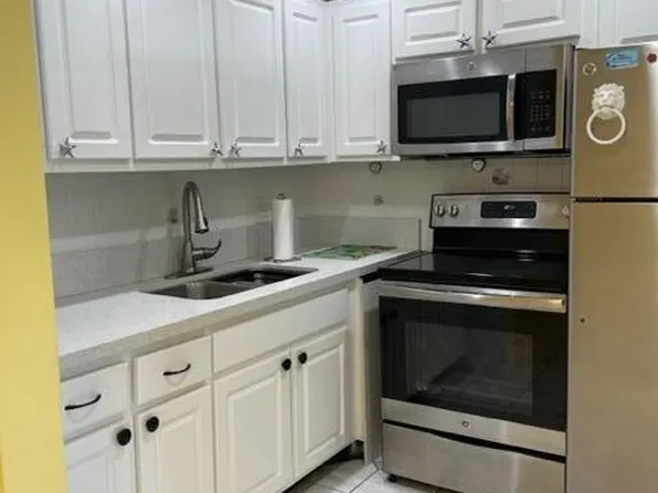 2960 Lake Osborne Dr APT 107, Lake Worth, FL 33461