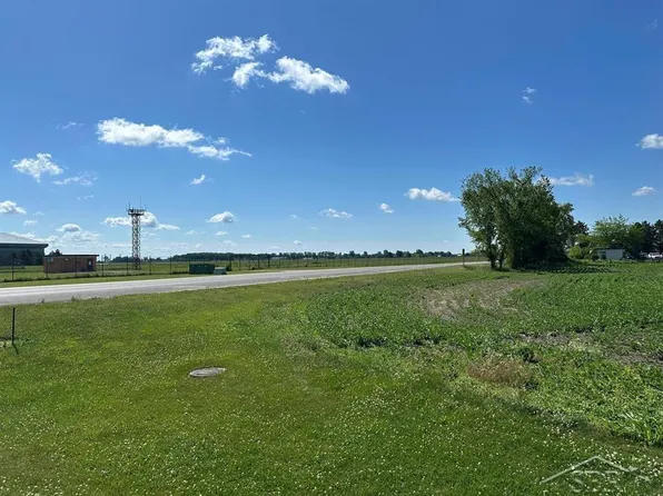 Garfield Rd, Freeland, MI 48623