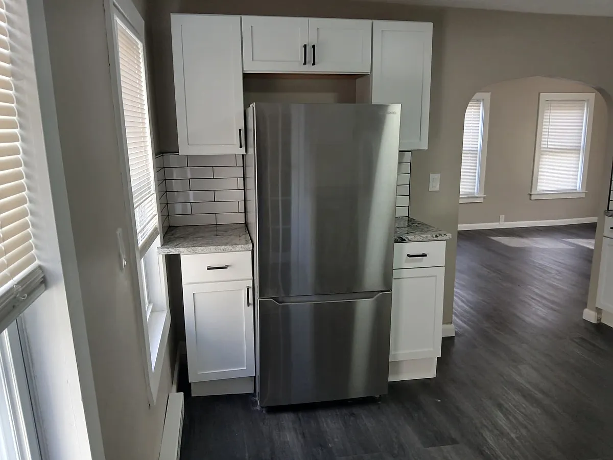 Building Photo - 3 Barnum St #2