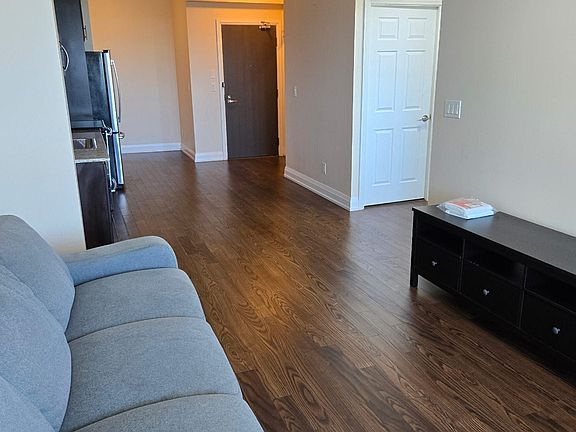 3rd image of 7161 Yonge St #1423