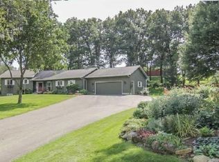 9571 Overland Rd, Mount Horeb, WI 53572