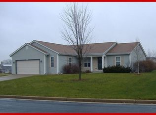 N7980 Woody Ln, Ixonia, WI 53036