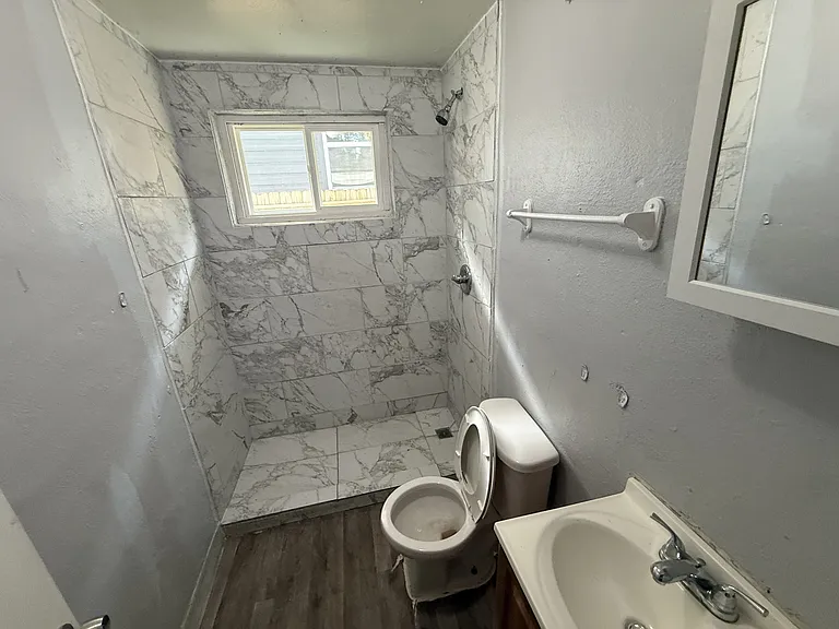 1296 Preston St — Photo 5