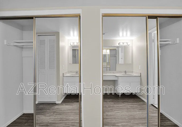966 E La Jolla Dr — Photo 23