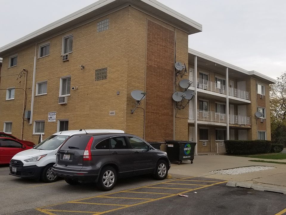 2nd image of 4600 River Rd APT C3