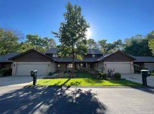1445 Winterberry Ct #2B, Hermitage, PA