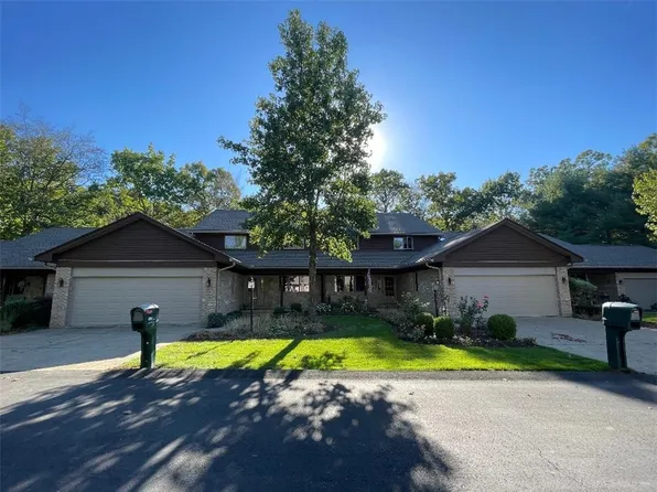 1445 Winterberry Ct #2B, Hermitage, PA 16148