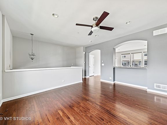 3rd image of 809 E Hamlin Ln