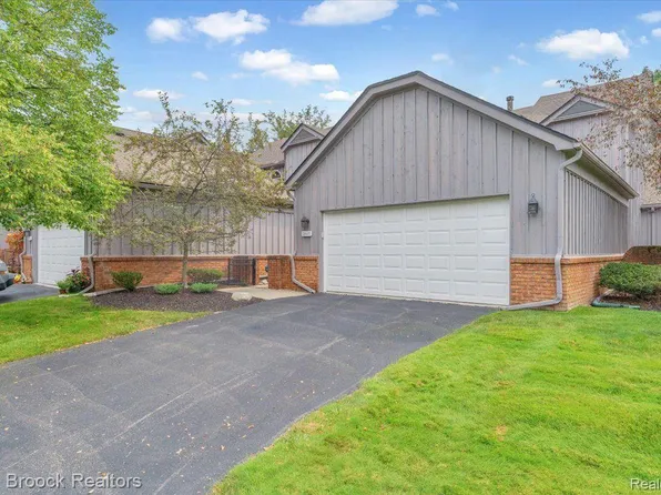 28615 Venice Ct, Farmington, MI 48334