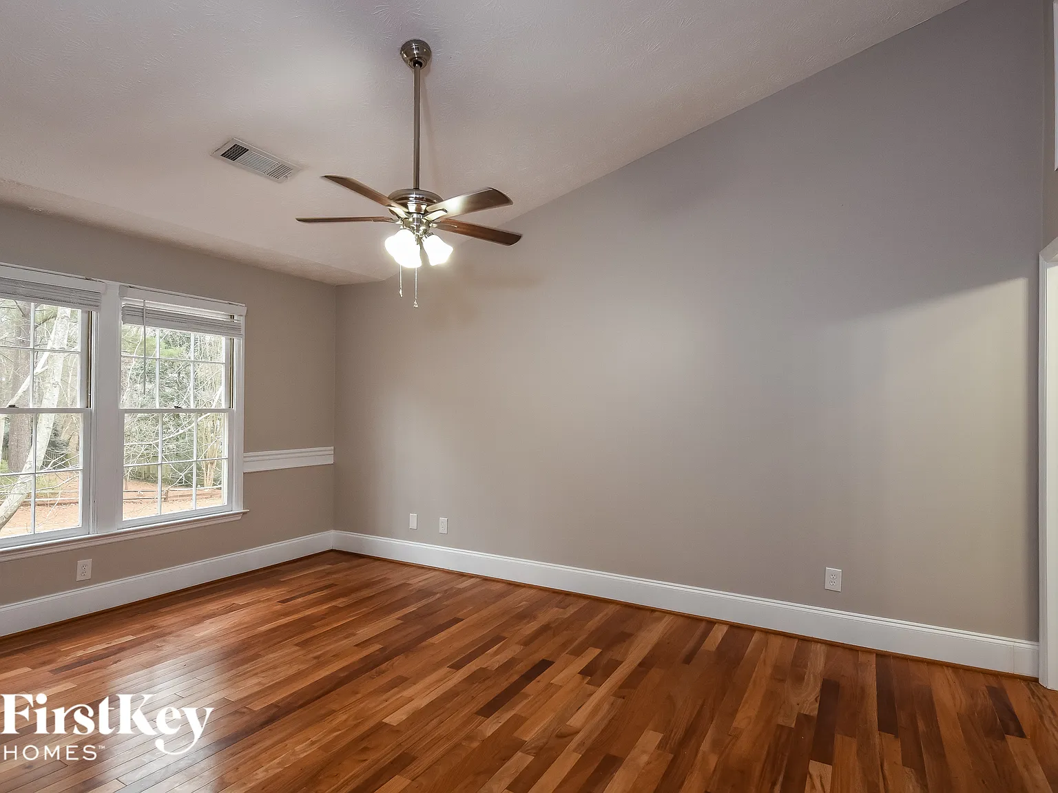 4 bed, 2.5 bath, 2344 sqft, $2,280 — Photo 3