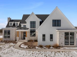 13853 N Pine View Ct, Mequon, WI 53097