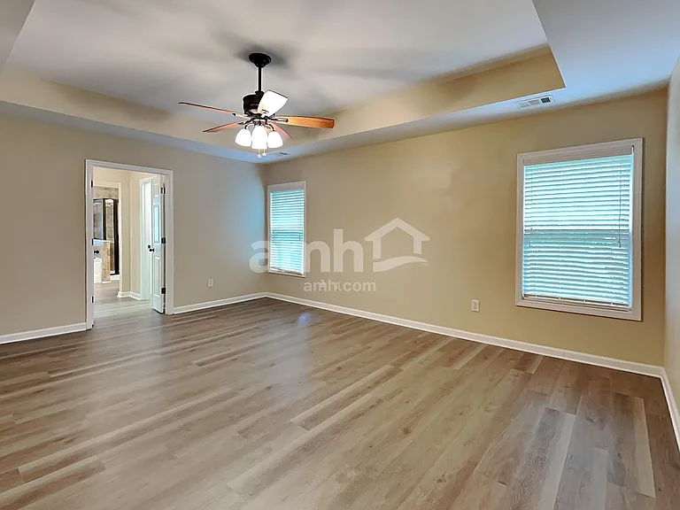 556 Crestmont Ln — Photo 11