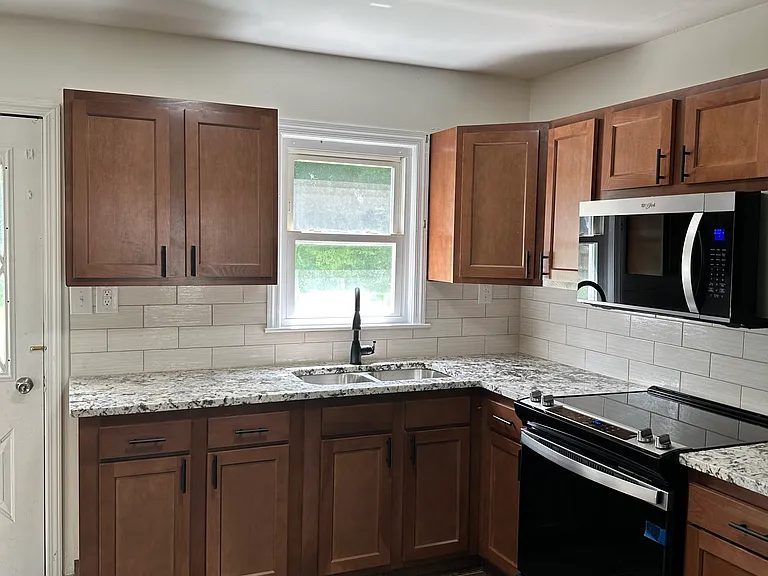 2624 Runway Ave — Photo 12