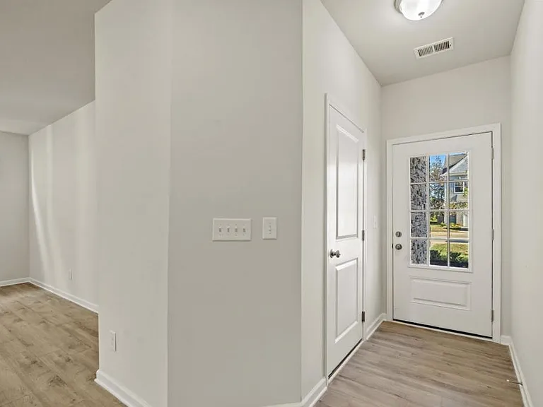 222 Emmett Dr — Photo 5
