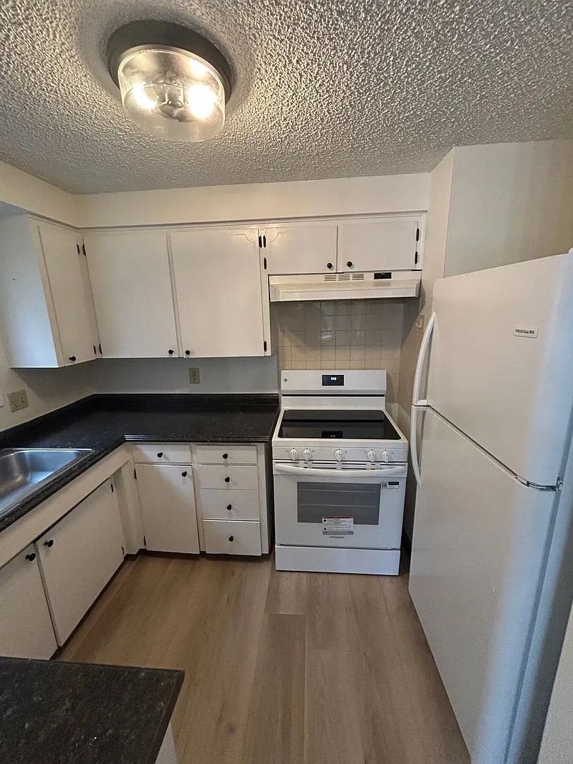 Newly Renovated 2 bed 1 bath in heart of McMinnville — Photo 4