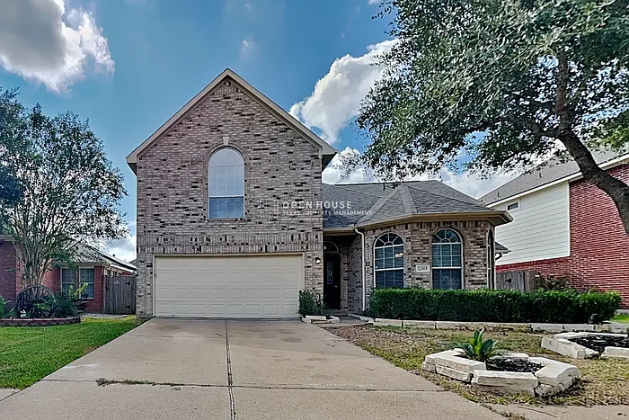 4 bed, 2.5 bath, 2620 sqft, $2,450 — Photo 1