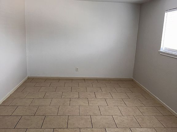 5th image of 1036 Linde St