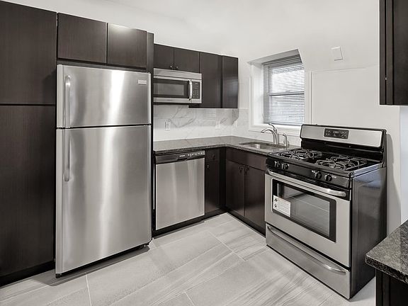 4th image of 911 Boulevard E APT 3