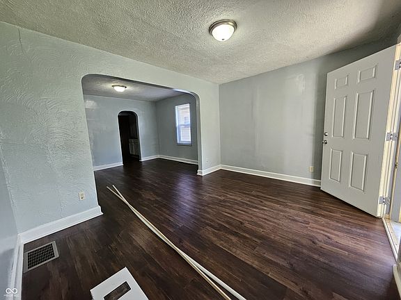 4th image of 3057-3059 N Gale St