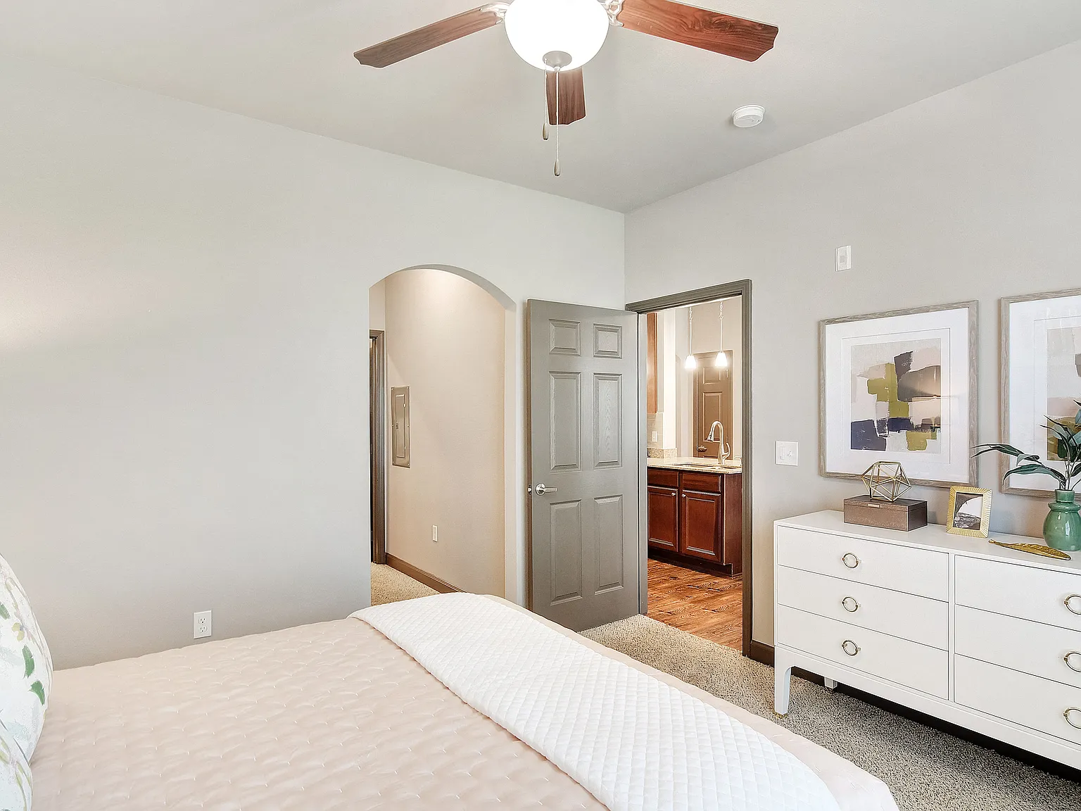 Kingston Crossing Apartment Homes — Photo 4