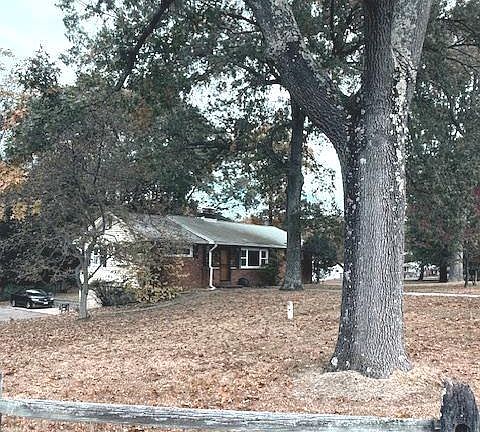 3rd image of 1664 Glen Dr