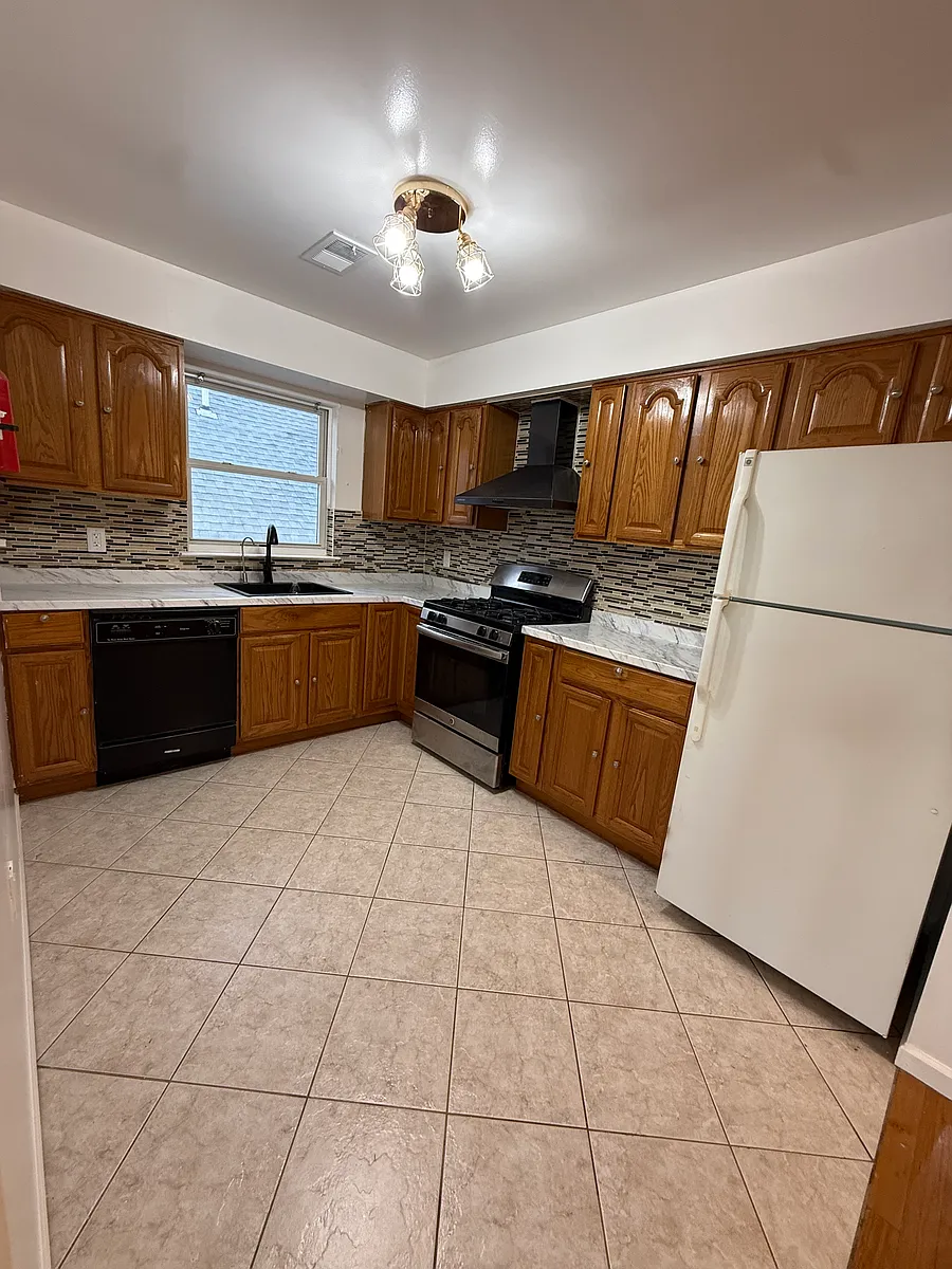 Building Photo - 443 3rd Ave #2