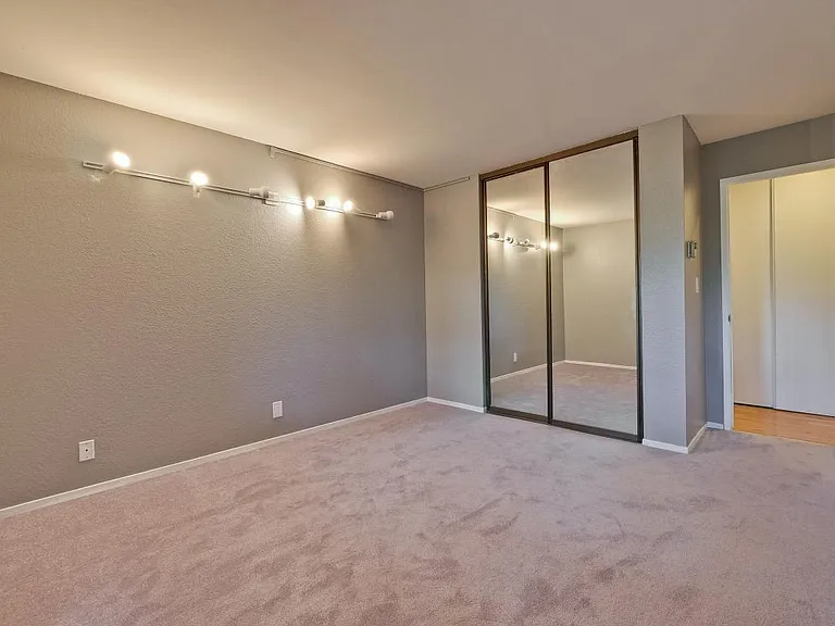480 E Okeefe St #218 — Photo 17