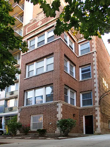 447 W Oakdale Ave Photo 1