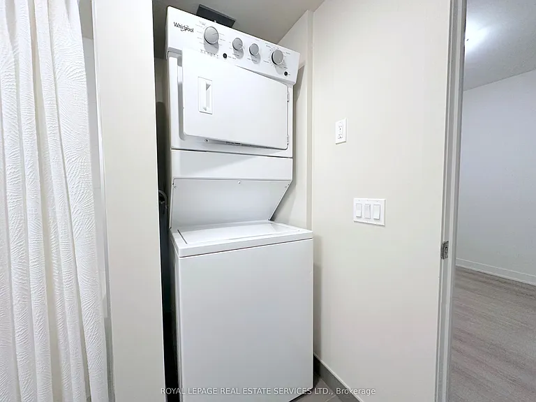 3385 Dundas St W #301 — Photo 13