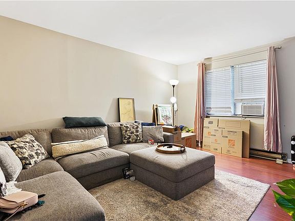 5th image of 3153 Clifton Ave