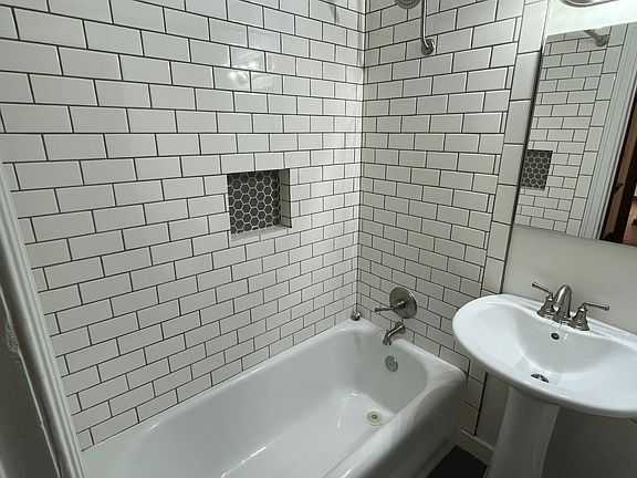 4th image of 3121 Franklin Ave E APT 23