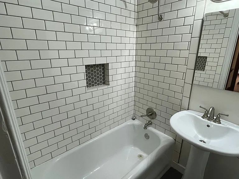 3121 Franklin Ave E #23 — Photo 4