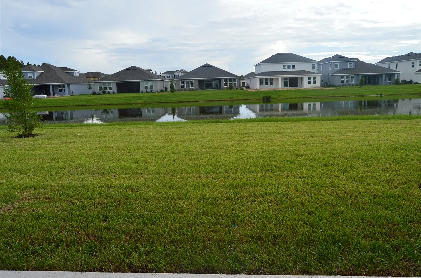 5 bed, 4.5 bath, 3835 sqft, $4,650 — Photo 2