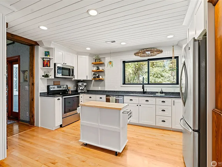 620 Clarke Rd — Photo 8