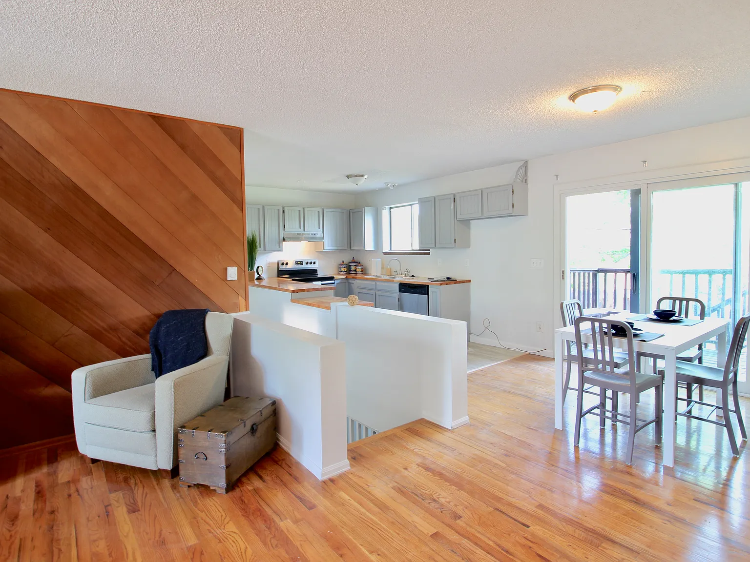 4 bed, 1760 sqft, $2,900 — Photo 3