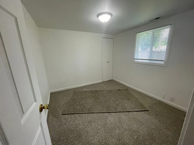 1704 S Lindell Dr — Photo 7