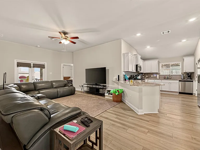 2605 Golden Palms Ln — Photo 25