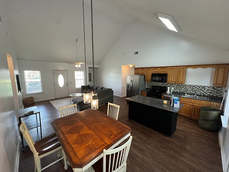 105 Thomkin Dr — Photo 8